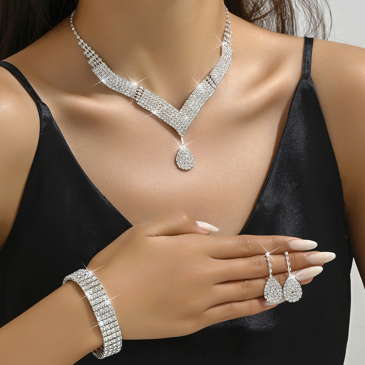 Ensemble de collier, boucles d'oreilles, bracelet, bijoux LA TendanceStore multi service