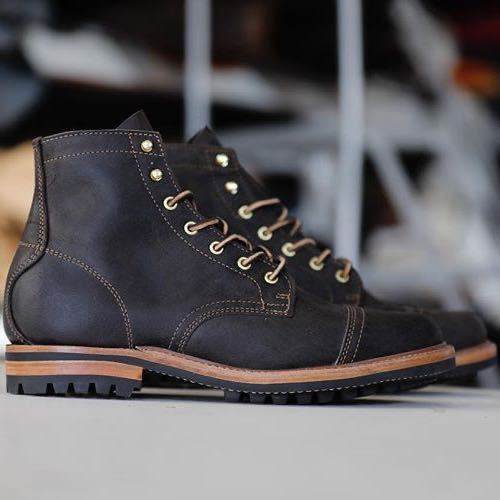 Bottes décontractées pour homme, style rétro, à talon bas carré, bout carré et fine lanières. - LA TendanceStore multi service