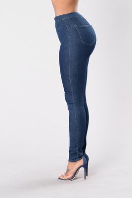 Jean skinny déchiré à la mode des États-Unis