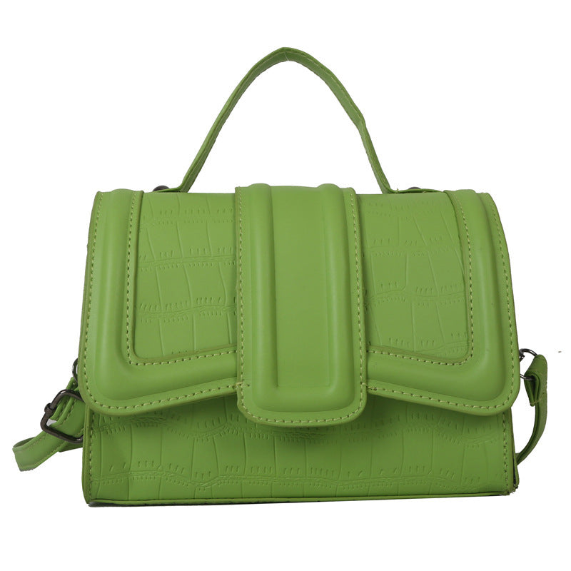 Trendy, personalized, elegant and simple handbag for travel