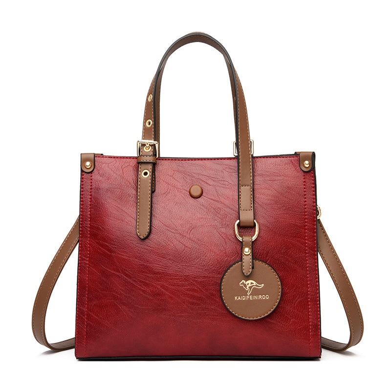 Elegant women's bag in oil waxed cowhide leather for daily commuting