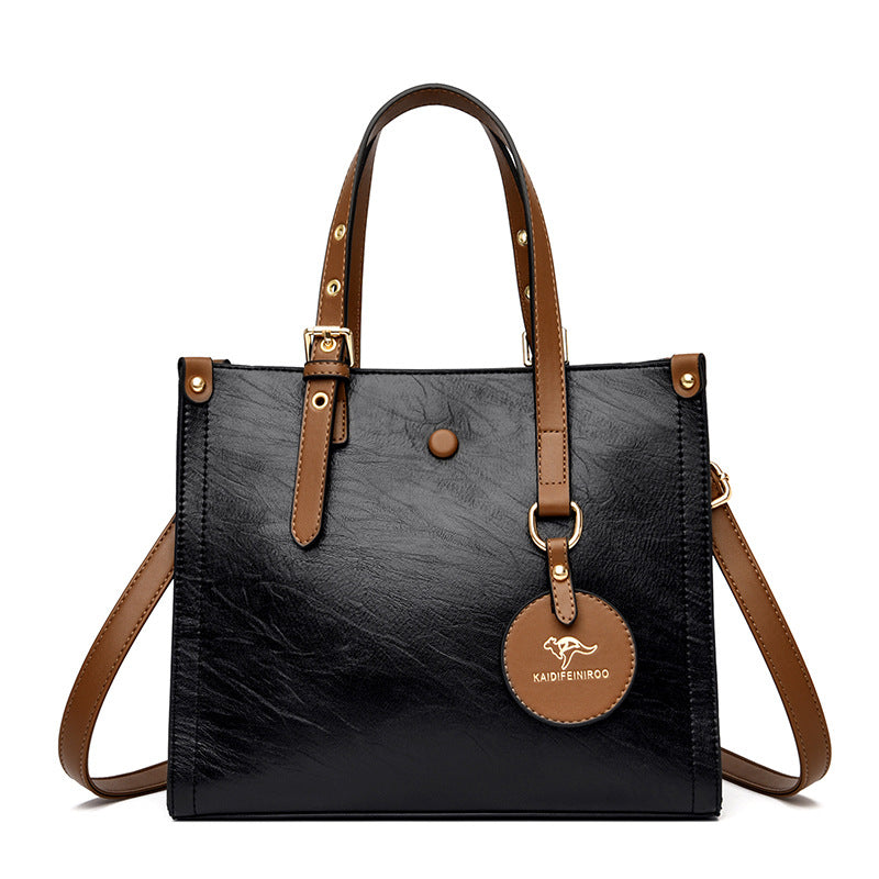 Elegant women's bag in oil waxed cowhide leather for daily commuting