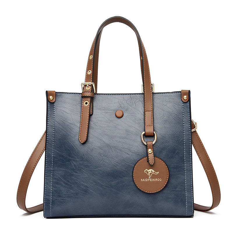 Elegant women's bag in oil waxed cowhide leather for daily commuting