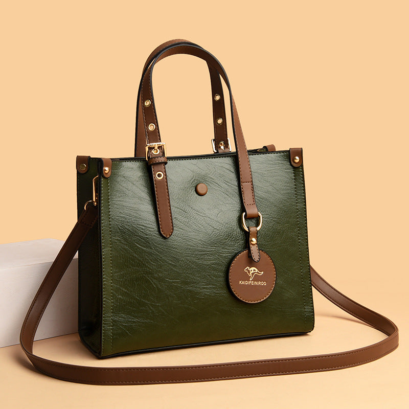 Elegant women's bag in oil waxed cowhide leather for daily commuting