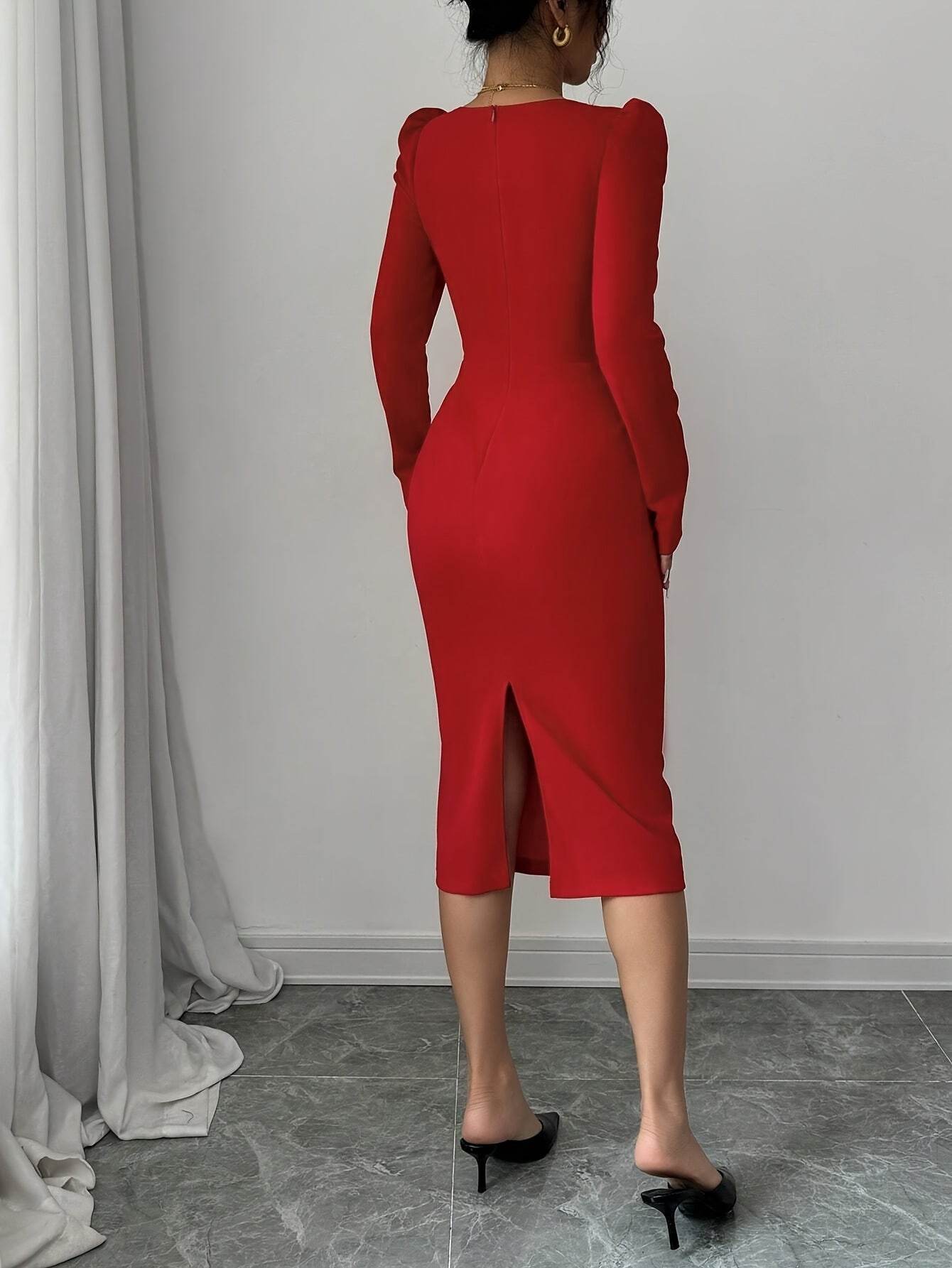 "Robe Bodycon Élégante à Col en V pour Femmes avec Détail de Perles Rouges, Collection Printemps/Automne LA TendanceStore multi service